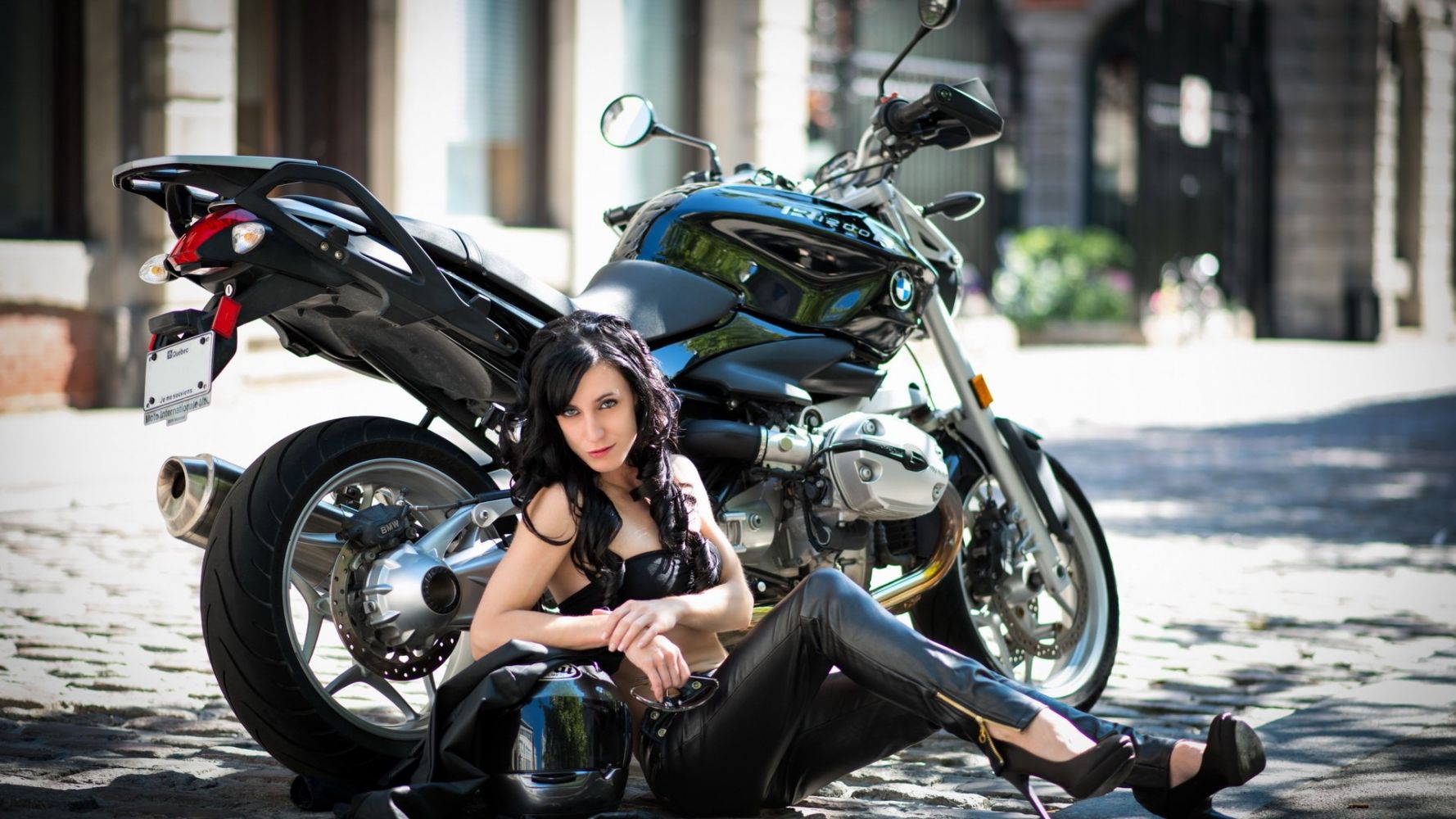 Fresh photos, fresh mood — European women on bikes online in Narayanganj