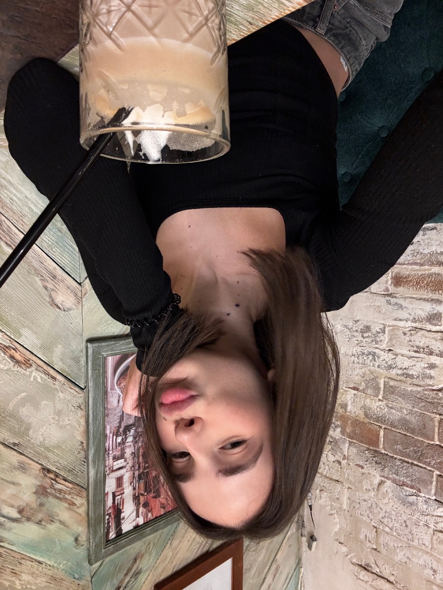 Fresh photos, fresh mood — Tina online in Narayanganj